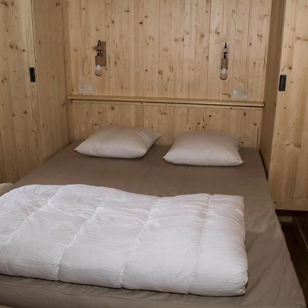 Отель Camping Le Mouliat Moncrabeau Экстерьер фото