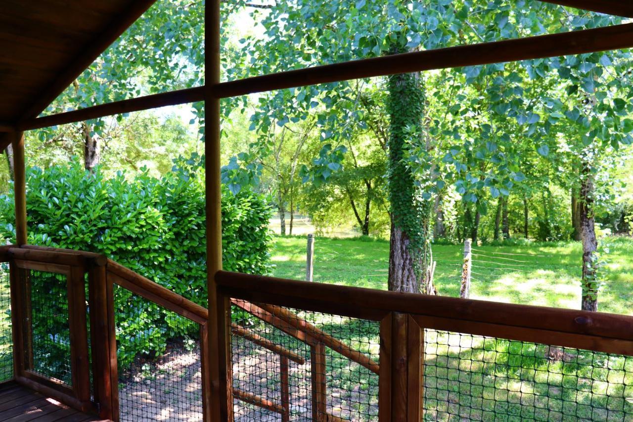 Отель Camping Le Mouliat Moncrabeau Экстерьер фото