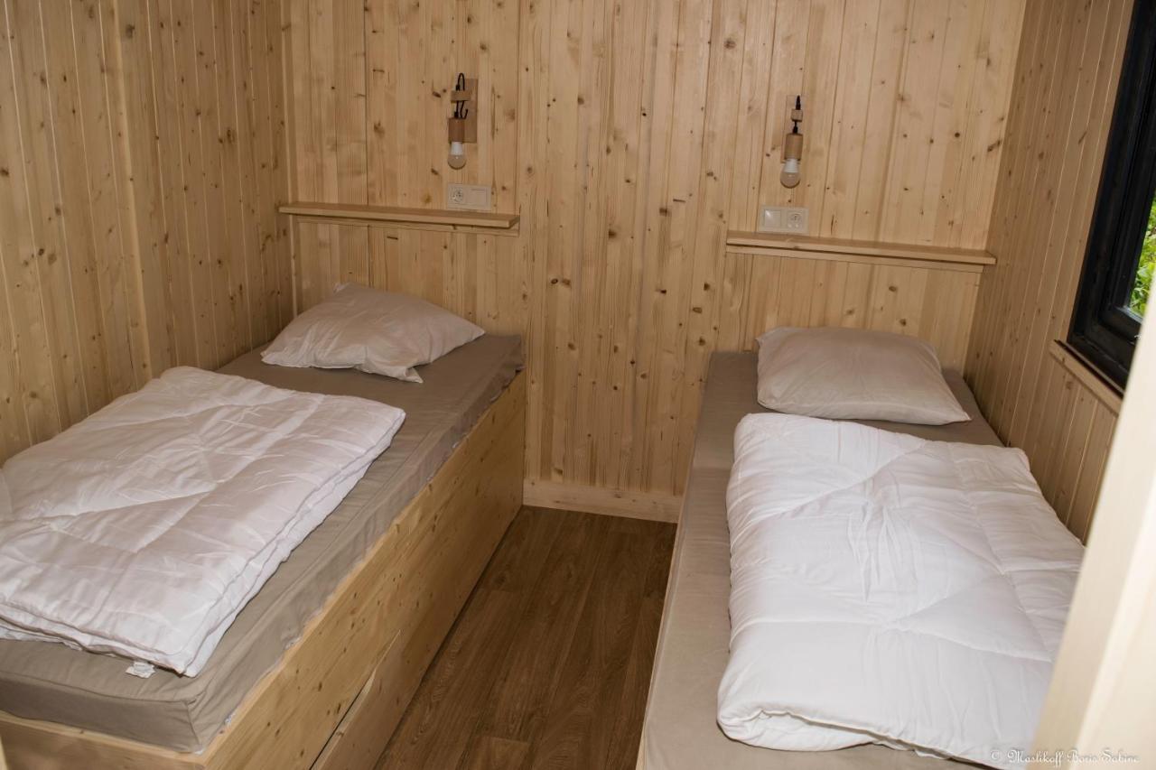 Отель Camping Le Mouliat Moncrabeau Экстерьер фото