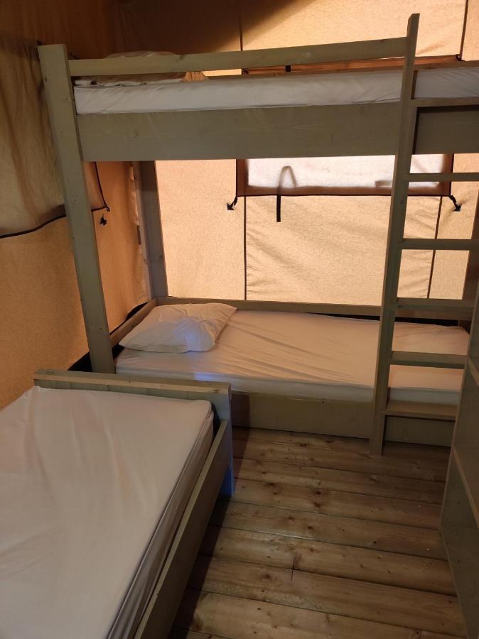 Отель Camping Le Mouliat Moncrabeau Экстерьер фото