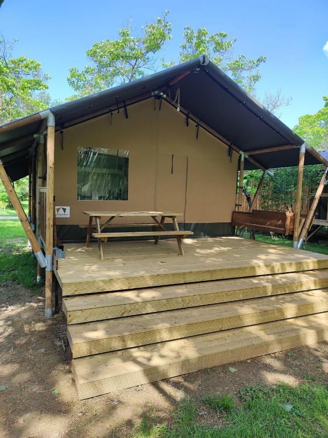Отель Camping Le Mouliat Moncrabeau Экстерьер фото