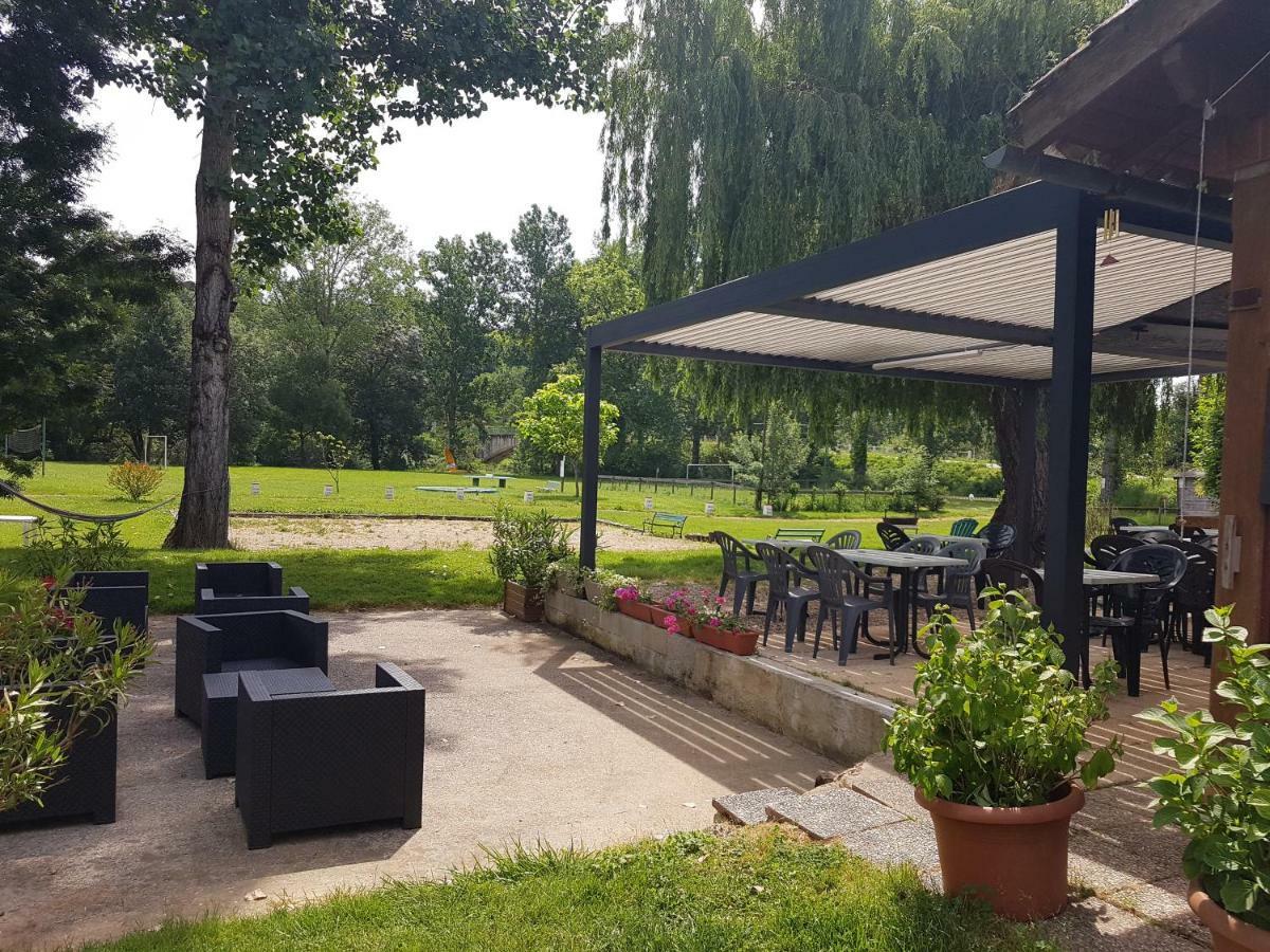Отель Camping Le Mouliat Moncrabeau Экстерьер фото